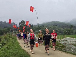 Ấn tượng trang phục truyền thống trong Ngày hội non sông ở miền tây xứ Nghệ