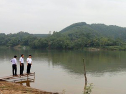 Nằm dọc sông Lam nên nhiều địa phương trên địa bàn huyện Anh Sơn tiềm ẩn nguy cơ đuối nước. Ảnh: Mỹ Hà