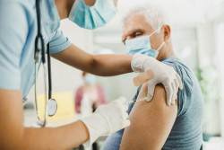Anh trở thành quốc gia đầu tiên tại châu Âu triển khai mũi tiêm điều trị 15 loại ung thư