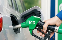 Xăng E10 thân thiện với môi trường, được kinh doanh đồng loạt trên toàn quốc từ ngày 1/6. Ảnh: P.V