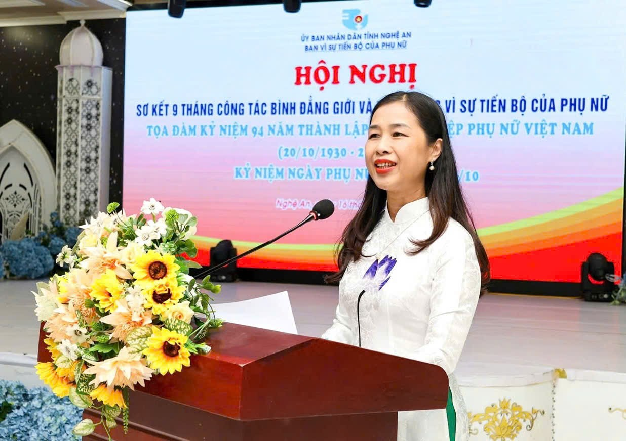 Đồng chí Nguyễn Thị Quỳnh Hoa - Chủ tịch Hội LHPN tỉnh, Phó trưởng Ban Vì sự tiến bộ phụ nữ tỉnh phát biểu tại hội nghị. Ảnh: Minh Quân