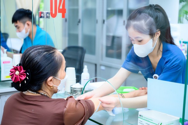 Dinh dưỡng khoa học – 'tấm vé sức khỏe' cho người cao tuổi