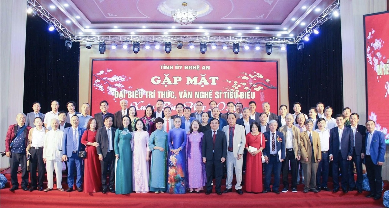 Thường trực Tỉnh ủy Nghệ An tổ chức gặp mặt đại biểu trí thức,  văn nghệ sĩ tiêu biểu đầu Xuân Bính Ngọ 2026