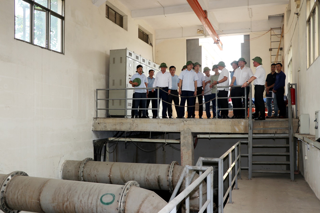 Chủ tịch UBND tỉnh Võ Trọng Hải kiểm tra Trạm bơm số 3- Trạm tiêu úng vào chiều ngày 10/4/2026