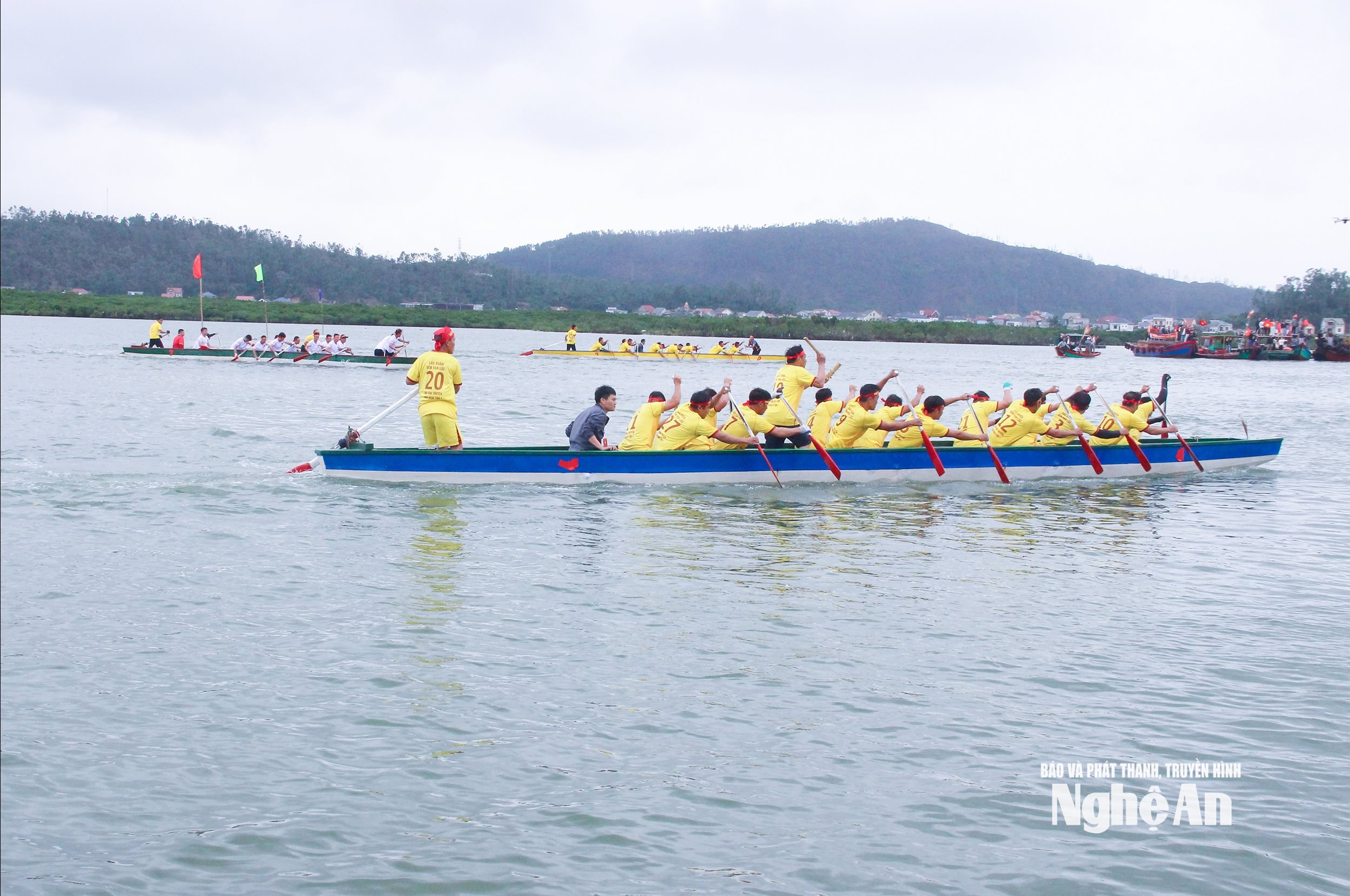 ​​​​​​​Phường Cửa Lò đổi mới cách tổ chức các hoạt động văn hoá truyền thống, tạo hấp dẫn, thu hút khách du lịch. Ảnh: Mai Hoa