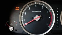 Để bình xăng cạn kiệt ảnh hưởng thế nào đến động cơ ô tô?