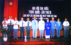 Đoàn Chủ tịch Liên hiệp Hội Việt Nam khóa III ra mắt Đại hội