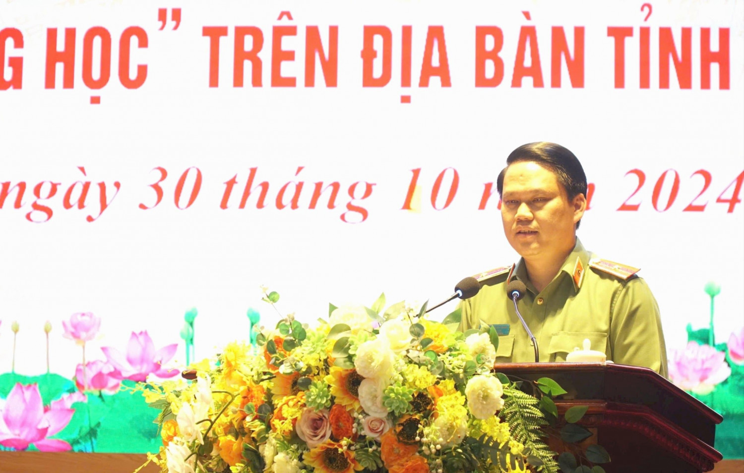 Thiếu tướng Bùi Quang Thanh - Uỷ viên Ban Thường vụ Tỉnh uỷ - Giám đốc Công an tỉnh phát biểu tại hội nghị