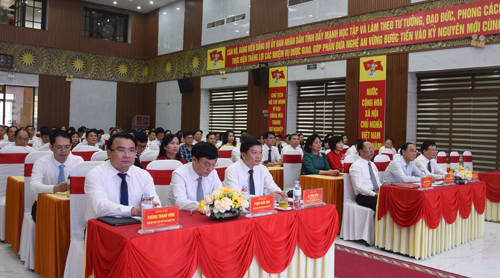 Các đại biểu dự hội nghị
