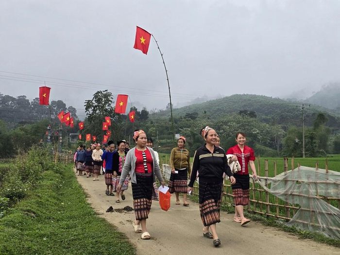 Ấn tượng trang phục truyền thống trong Ngày hội non sông ở miền tây xứ Nghệ