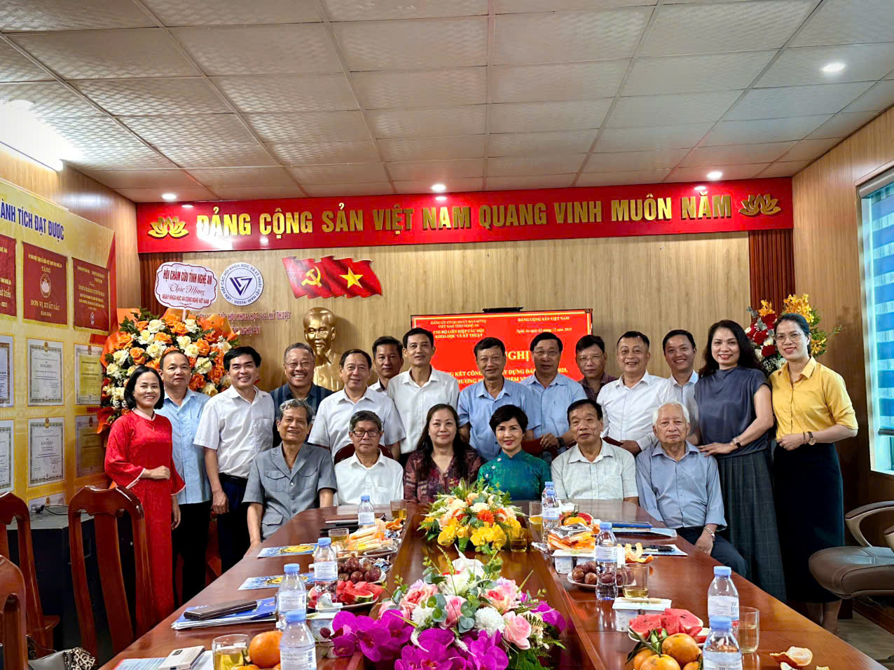 Các thành viên Ban chấp hành tạo buổi tọa đàm 18/05/2026